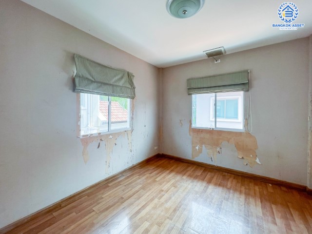 *****บ้านเดี่ยวมือสองย่านปทุมธานี ม.ชวนชื่น บรุ๊คไซด์ บางคูวัด เนื้อที่กว้าง 57.80 ตร.ว. ฟังก์ชัน 3 ห้องนอน 2 ห้องน้ำ ที่จอดรถ 2 คัน ต่อเติมสวย พร้อมเข้าอยู่ สภาพแวดล้อมภายในโครงการดี ตั้งบนทำเลแห่งการเดินทาง เชื่อมต่อถนนกรุงเทพฯ-ปทุมธานี, ถนนศรีสมาน และทางด่วน "ศรีรัช" และ ทางด่วน "ศรีสมาน"